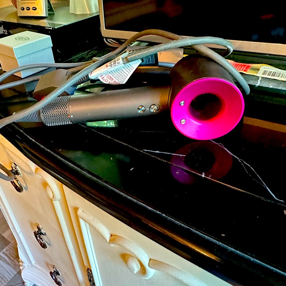 Dyson Hair Dryer w all attachments